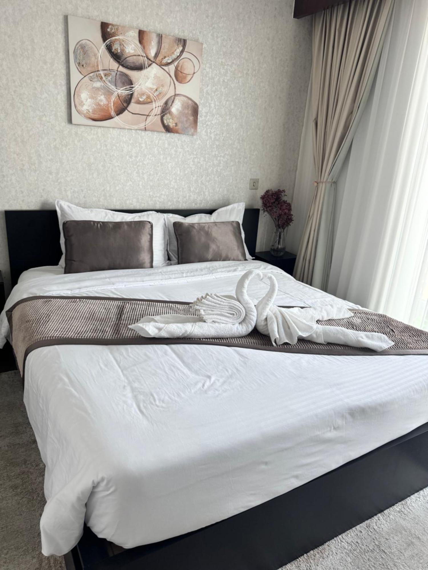 3br Penthouse - 5 Mins From Mall * Dubai